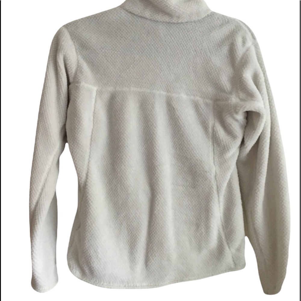 White patagonia fleece pullover size small - Picture 3 of 4